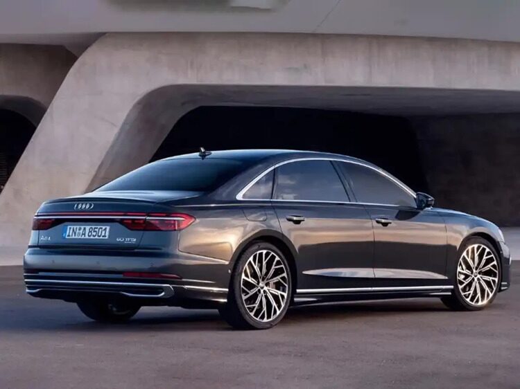 Audi A8: Флагманский седан, предлагающий роскошь и передовые технологии